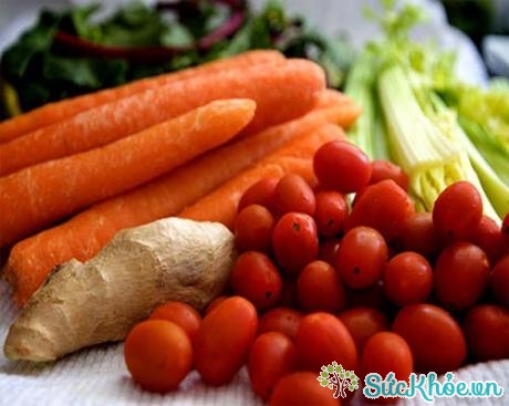 Trong chế độ ăn cho người cao huyết áp nên bổ sung thêm cà rốt