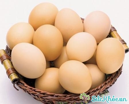 Bạn có thể dùng trứng gà là cách trị hôi nách hiệu quả