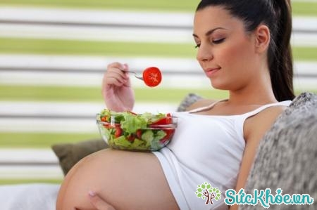 Phụ nữ mang thai tháng thứ tám cần có chế độ nghỉ ngơi hợp lý
