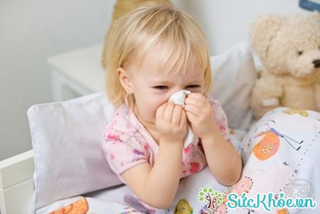 Giữ ấm cho trẻ sơ sinh bị ngạt mũi