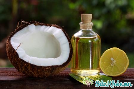 Dầu dừa có khả năng giữ ẩm cho da, giúp da mềm mại và hạn chế nếp nhăn