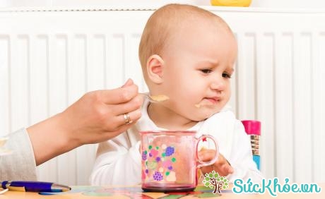 Biếng ăn là dấu hiệu thường thấy ở trẻ suy dinh dưỡng