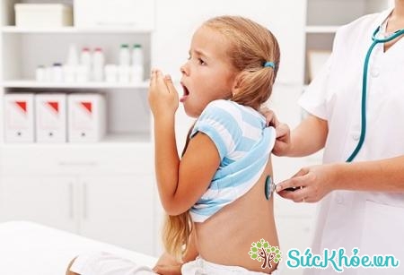 Bệnh viêm phổi ở trẻ em là tình trạng phổi bị viêm nhiễm do vi khuẩn hoặc vi rút