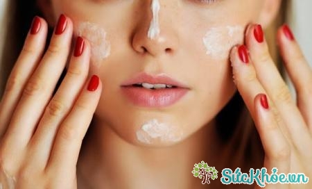 Cần cẩn trọng trong cách chọn kem dưỡng da mặt cho da nhạy cảm
