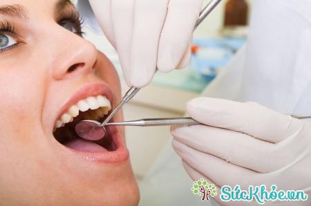 Nên khám răng định kỳ để tránh bị sâu răng