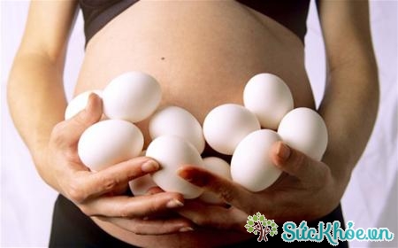 Trứng gà có thể hỗ trợ những trường hợp ra máu khi mang thai