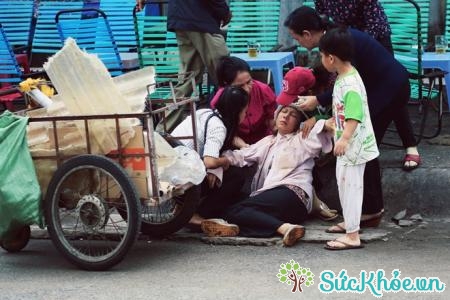 Việt Hương ngất xỉu vì đói
