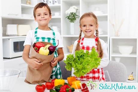 Cho trẻ ăn nhiều rau củ quả