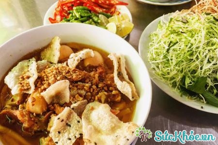 Mì Quảng là món ăn ngon ở Đà Lạt được nhiều người thích