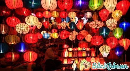Lễ hội đèn lồng ở công viên Yên Sở là một địa điểm đi chơi Noel ý thú cho tất cả mọi lứa tuổi