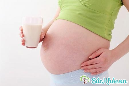 Với bà bầu, sữa đậu nành có thể làm sảy thai