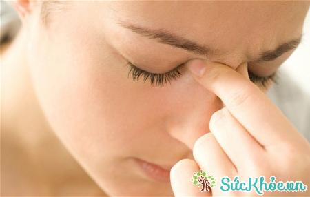 Đau nhức vùng mặt là triệu chứng viêm xoang mũi cấp tính chính
