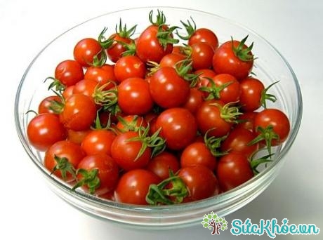 Cà chua bi là bón ăn vặt cho bà bầu dược xem là thực phẩm có lượng kalo thấp nhất