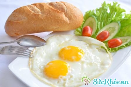 Kết hợp trứng và sữa cho bữa sáng sẽ không cung cấp đủ năng lượng cho cơ thể