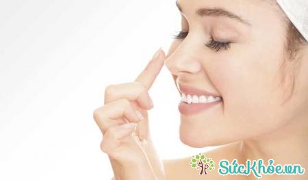 Xoa mũi là mẹo chữa viêm xoang tại nhà hay dùng nhất