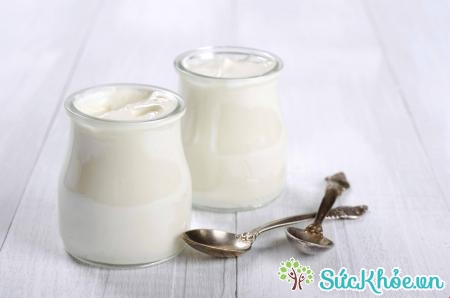 Nên lựa chọn sữa ít béo trong chế độ ăn cho người bị bệnh gout