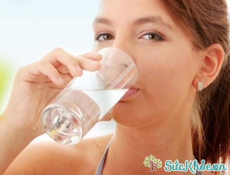 Uống nước đủ mỗi ngày là cách phòng bệnh việm thận bể thận mạn hiệu quả nhất