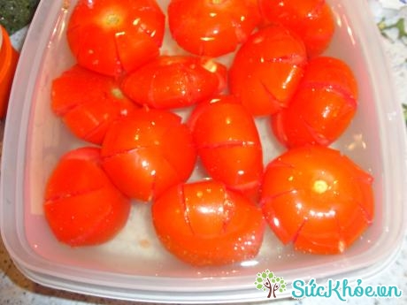 Cà chua mang ngâm với nước vôi trong