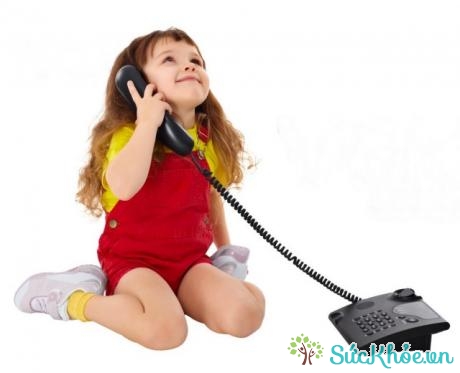 Nói chuyện điện thoại giúp bé tự phát huy khả năng ngôn ngữ