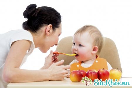 Điều chỉnh chế độ ăn uống hợp lý là cách chữa rối loạn tiêu hóa ở trẻ em hiệu quả