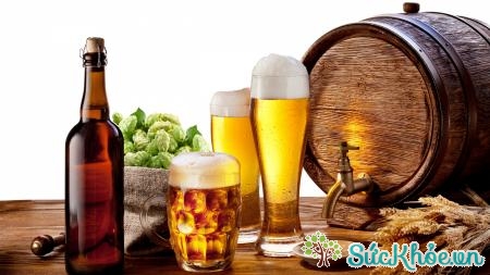 Uống nhiều rượu bia và đồ uống có cồn là nguyên nhân viêm dạ dày dễ gặp nhất