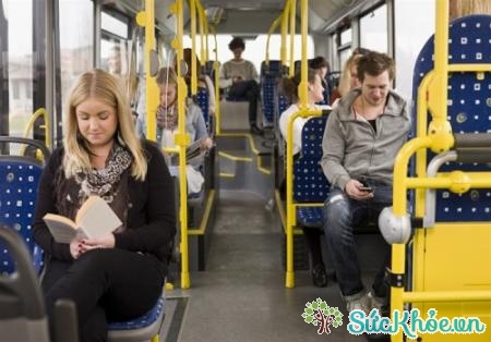 Cách chống say xe buýt tốt nhất là bạn nên chọn chỗ ngồi phía trước