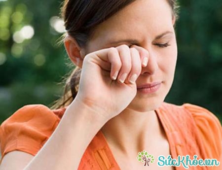 Triệu chứng bệnh glôcôm thường điển hình là mắt đau nhức dữ dội