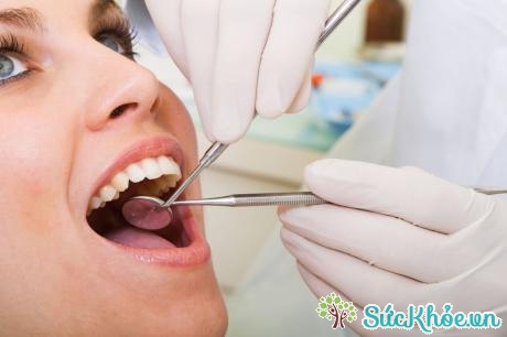 Khám răng định kỳ để để chữa kịp thời khi răng khi vi khuẩn tấn công