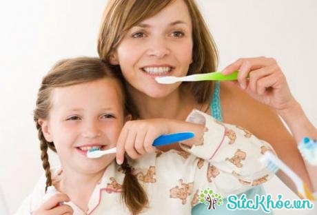 Chăm sóc răng miệng bằng cách vệ sinh răng hàng ngày