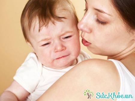Có nhiều nguyên nhân viêm tai ngoài ở trẻ em, có thể do nhiễm trùng, bệnh về da hay nấm, dị ứng...