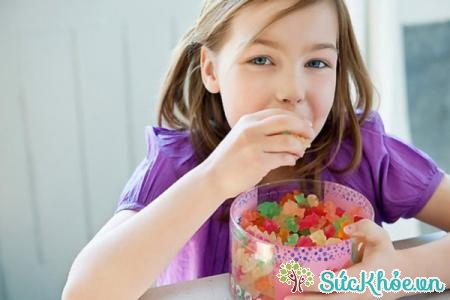Nguyên nhân tiêu chảy ở trẻ em là do trẻ ăn quá nhiều đồ ngọt