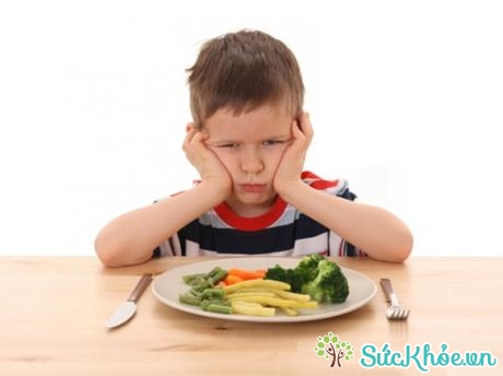 Trẻ lười ăn rau là một trong những nguyên nhân dẫn tới bệnh táo bón