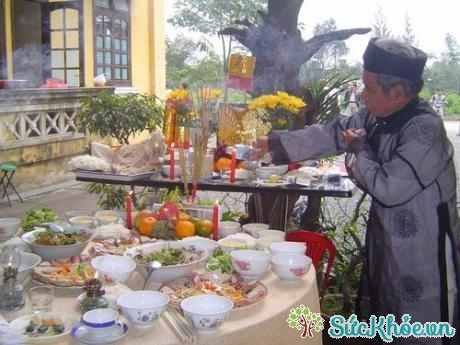 Lễ cúng giao thừa là phong tục truyền thống lâu đời của người Việt