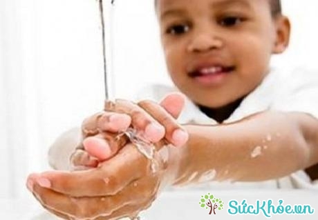 Hướng dẫn trẻ vệ sinh cá nhân phòng bệnh tiêu chảy
