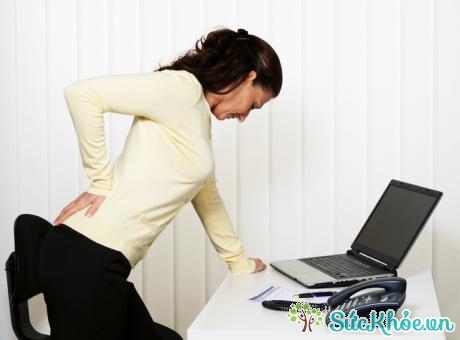 Mỏi lưng, đau lưng là dấu hiệu suy giảm của cột sống