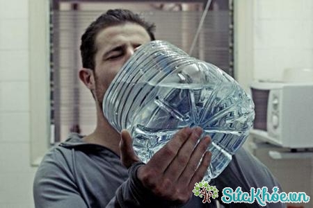 Uống nhiều nước có thể gây tử vong cho con người