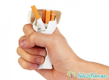 Người bệnh viêm phế quản mạn tính buộc phải bỏ thuốc lá