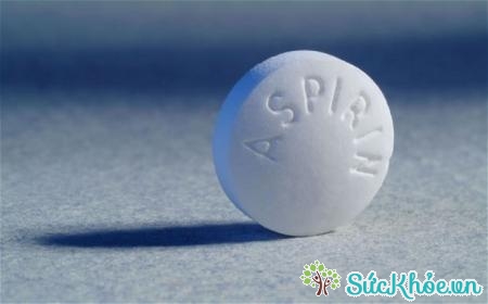 Dùng thuốc aspirin để sơ cứu