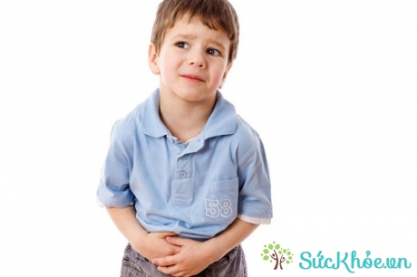 Trẻ bị đau ruột thừa thường có triệu chứng đau bụng và ói mửa