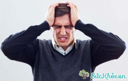 Người bệnh viêm tụy cấp dễ gặp các cơn đau đầu