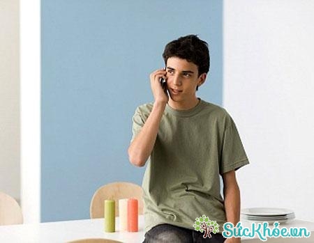 Sử dụng điện thoại di động có thể gây vô sinh ở nam giới