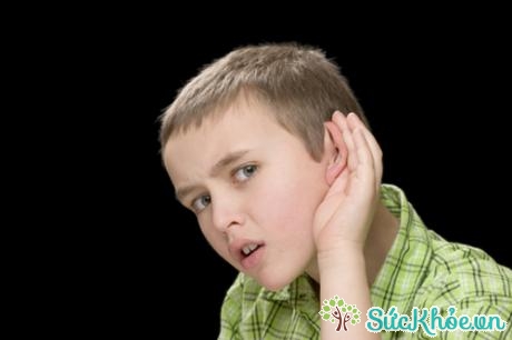 Người bị viêm tai giữa thanh dịch thường suy giảm thính lực