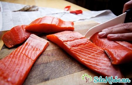 Thịt cá biển là thực phẩm chứa nhiều thạch tín
