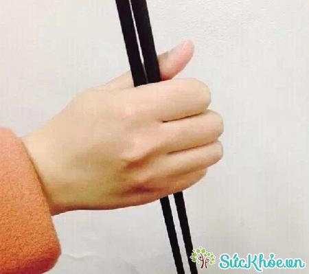 Những người cầm đũa bằng 5 ngón tay thường rất sáng tạo