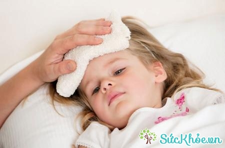Trẻ có thể bị sốt cao từ 38 – 39 độ C