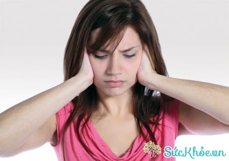 Triệu chứng thủng màng nhĩ thường gặp là ù tai