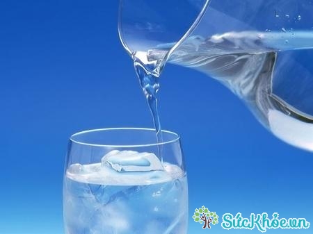 Nước cũng cần được bổ sung để giải độc gan