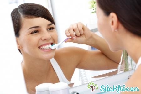Vệ sinh răng miệng không sạch sẽ là nguyên nhân viêm họng hạt