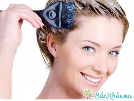 Tác hại của thuốc nhuộm tóc gây ảnh hưởng đến mắt và da đầu