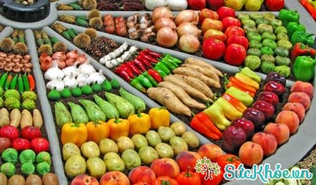 Chế độ dinh dưỡng cho người bị đau lưng không thể thiếu trái cây và rau củ